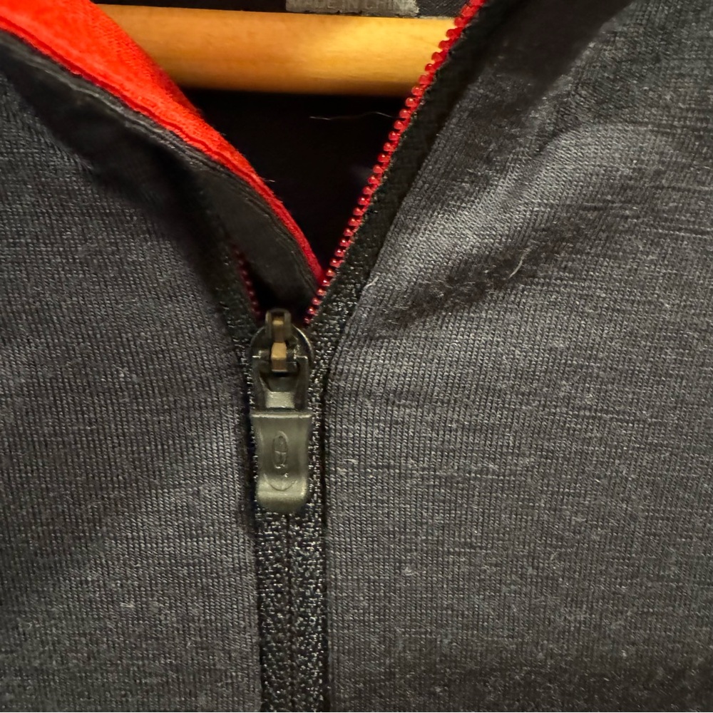 NWOT Icebreaker GT 200 Technical Base Layer Charcoal Gray Red Mens Outdoor Sz M - Picture 4 of 9
